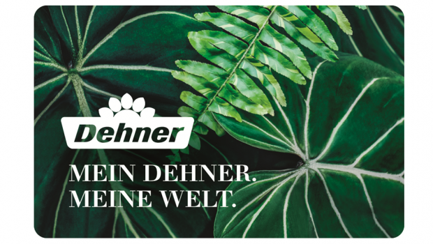 Die neue Dehner-Kundenkarte in Österreich ist nicht nur grün, sondern auch aus Holzwerkstoff hergestellt.