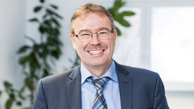 Der neue Liqui-Moly-Geschäftsführer Günter Hiermaier spricht von der "größten Einzelspende" des Unternehmens.