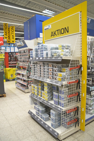 Aktionen werden auffällig im Markt platziert, etwa als Kopfgondelpräsentation zum Hauptgang hin. Aktionen werden auffällig im Markt platziert, etwa als Kopfgondelpräsentation zum Hauptgang hin.