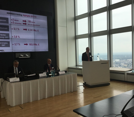 Die Bilanzpressekonferenz von Hornbach fand heute in Frankfurt statt. Die Bilanzpressekonferenz von Hornbach fand heute in Frankfurt statt.