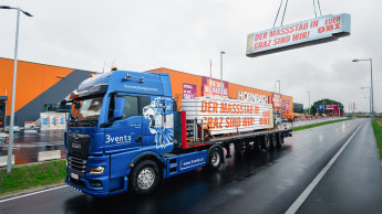 Hornbach-Eröffnung mit PR-Begleitung durch Obi