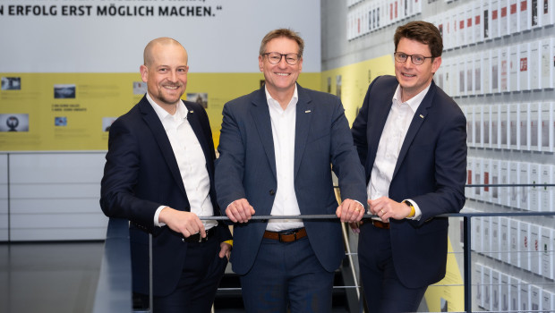 Dirk Jörn Hahn (v.l.), Klaus Hirschle und Steffen Baum bilden die neue Geschäftsführung der Alfred Kärcher Vertriebs-GmbH. Dirk Jörn Hahn (v.l.), Klaus Hirschle und Steffen Baum bilden die neue Geschäftsführung der Alfred Kärcher Vertriebs-GmbH.