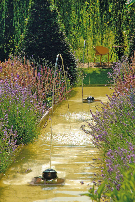 Oase ist seit Jahrzehnten für seine Gartenteich-Technik bekannt.