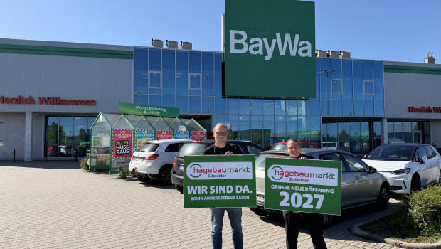 Julian Schneider (Geschäftsführer Schneider Gruppe) und Winnie Bissen (Marktleitung Hagebaumarkt Traunreut) versprechen ihren Kundinnen und Kunden Kontinuität. Julian Schneider (Geschäftsführer Schneider Gruppe) und Winnie Bissen (Marktleitung Hagebaumarkt Traunreut) versprechen ihren Kundinnen und Kunden Kontinuität.
