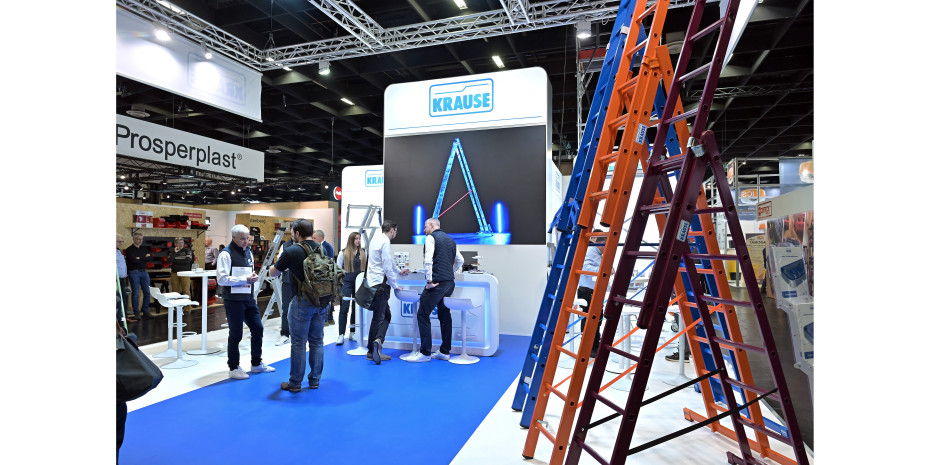 Der Stand der Steigtechnik-Experten zog zahlreiche Besucherinnen und Besucher an und lud zum Austausch ein.&nbsp;