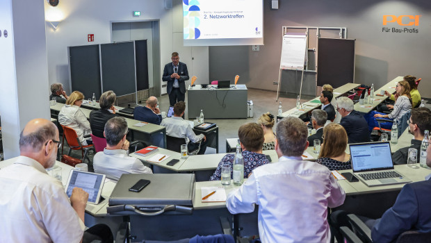 Dr. Wolfgang Hübschle, Wirtschaftsreferent der Stadt Augsburg, begrüßte die Teilnehmerinnen und Teilnehmer beim zweiten Netzwerktreffen „Blue City – Klimapakt Augsburger Wirtschaft“.