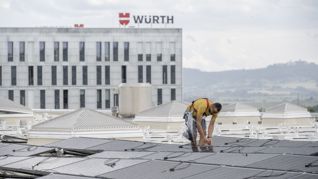 Die Adolf Würth GmbH & Co. KG plant, Photovoltaikanlagen auf dem Campus in Künzelsau sowie dem Zentralen Außenlager in Hohenlohe nahe des Firmensitzes zu realisieren.