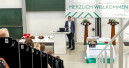 Bostik bei akademischer Feier
