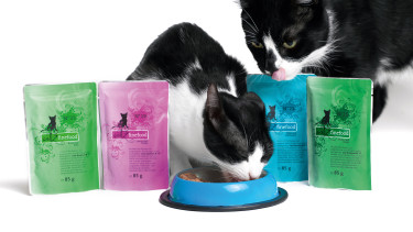 Natürliche artgerechte Katzennahrung