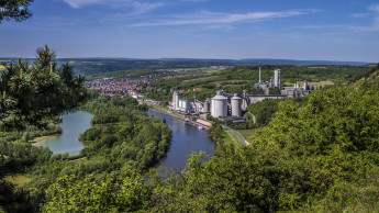 Heidelberg Materials hebt Ausblick für 2023 deutlich an