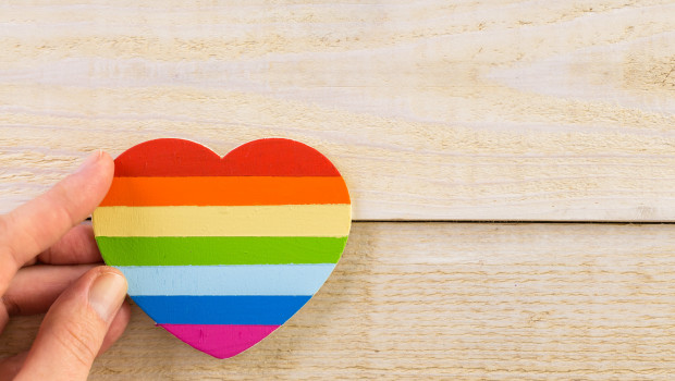 Toom Baumarkt begrüßt seine Kunden nun mit dem Regenbogen. Foto: toom_shutterstock/Arina_P_Habich Toom Baumarkt begrüßt seine Kunden nun mit dem Regenbogen. Foto: toom_shutterstock/Arina_P_Habich
