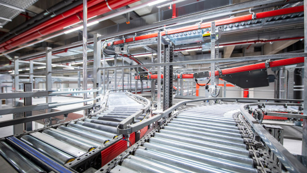 Würth hat unter anderem in seine Logistik investiert. 