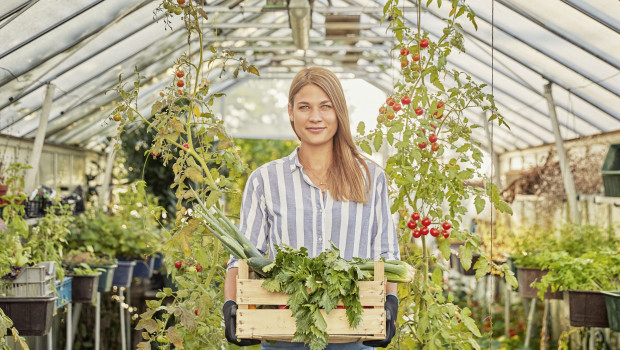 Gartenarbeit und ökologisches Bewusstsein passen zusammen.