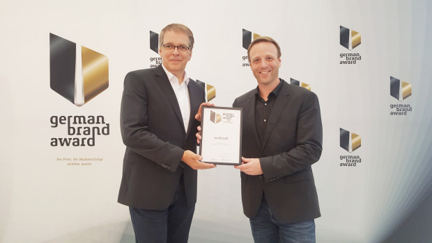 Christian Hurth, Leiter Marketing Service bei Wolfcraft, und Christoph Klein, Art Director bei Wolfcraft, bei der Verleihung des German Brand Awards.