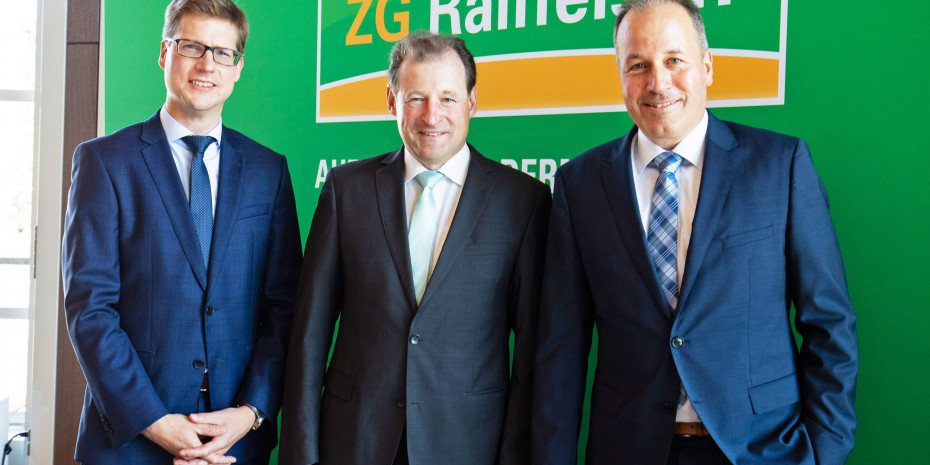 Der scheidende Vorstandsvorsitzende Ewald Glaser (M.) erläuterte zusammen mit den Vorständen Lukas Roßhart (r.) und Holger Löbbertdie Bilanz 2019 der ZG Raiffeisen.