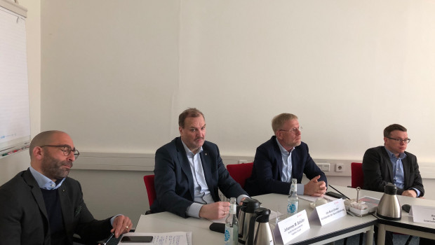 Pressekonferenz in Soltau (v. l.): Stefan Sandor, Mit-Initiator des New Deals, Aufsichtsratschef Johannes Schuller, Geschäftsführer Jan Buck-Emden und Pressesprecher Frank Roth.