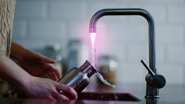 Verbaut in platzsparenden Anwendungen können UV-C LEDs laut Osram auch die Keimbelastung im Trinkwasser reduzieren.