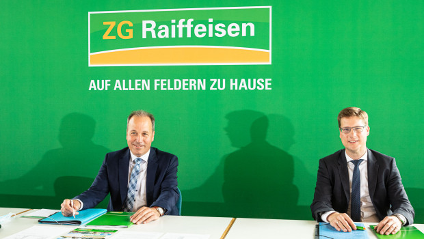 Die Vorstände Lukas Roßhart (l.) und Holger Löbel haben die Bilanz 2020 der ZG Raiffeisen der Presse vorgestellt.