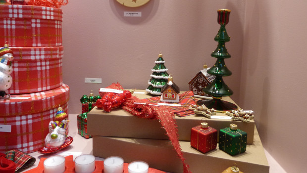 Die Kundinnen und Kunden kaufen in der Vorweihnachtszeit zwar schon ein, aber sie halten dabei ihr Geld zusammen. 