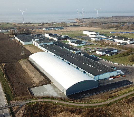 Zu Drome gehören auch Sägewerke, Imprägnieranlagen und Produktionsstätten für Pellets, Fertighäuser sowie Dachstühle. Zu Drome gehören auch Sägewerke, Imprägnieranlagen und Produktionsstätten für Pellets, Fertighäuser sowie Dachstühle.