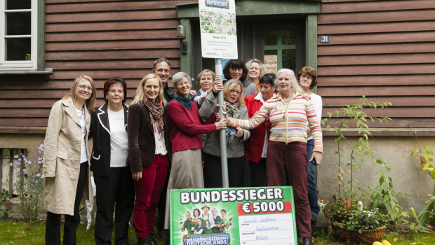 Die Ziegendorfer Landfrauen aus Mecklenburg-Vorpommern qualifizierten sich mit ihren fantasievollen Begrünungsaktionen als Gewinner.