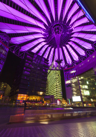 Sony Center: Zwölf Jahre nach der Eröffnung erhielt das Sony Center in Berlin eine moderne LED-Beleuchtung.