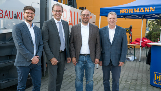 Freuen sich über den Erfolg des Bauking Brandschutztages (v.l.): Georg Erdmann und Jörg Egener von der Hörmann KG sowie Matthias Habedank und Ralf Schölzel von der Bauking AG.