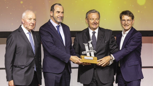 John Herbert, Thierry Garnier, Sergio Giroldi und Reinhard Wolff (v.l.) bei der Übergabe des Global DIY-Lifetime Award im Rahmen des diesjährigen Global DIY-Summit 2023.