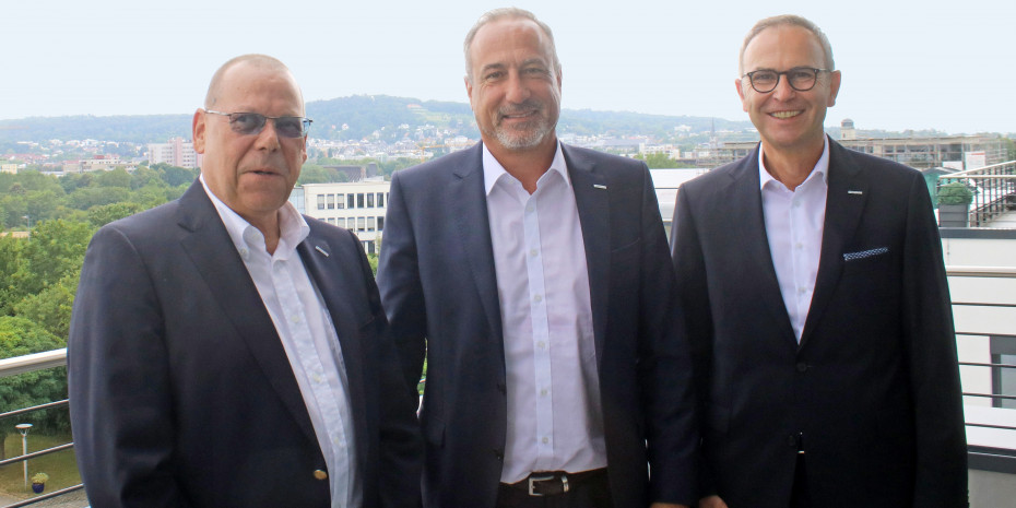 Zufrieden in Bad Nauheim: Die Geschäftsführung der Eurobaustoff (v. l.: Jörg Hoffmann, Dr. Eckard Kern und Hartmut Möller) gab Mitte Juli die Zahlen der Kooperation für das erste Halbjahr 2020 bekannt.