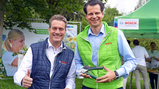 Henk Becker (l.) wird Vorsitzender der Geschäftsführung bei Bosch Power Tools und folgt damit auf Henning von Boxberg, der den Vorsitz der Geschäftsführung bei Bosch Service Solutions übernimmt.