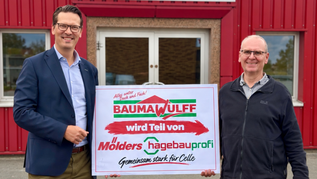 Felix Mölders (l.), geschäftsführender Gesellschafter der Mölders-Gruppe, und Thorsten Wulff vor dem Standort von Bauma Wulff in Celle. Die Mölders.Gruppe übernimmt den Baustofffachhandel zum 1. Januar 2027 Felix Mölders (l.), geschäftsführender Gesellschafter der Mölders-Gruppe, und Thorsten Wulff vor dem Standort von Bauma Wulff in Celle. Die Mölders.Gruppe übernimmt den Baustofffachhandel zum 1. Januar 2027