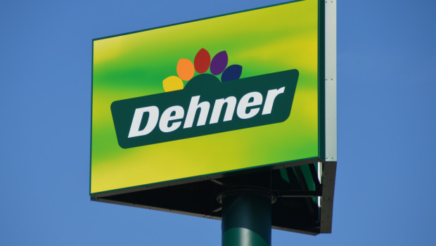 Dehner macht aus den Geschäftsbereichen Gartencenter, Agrar, Degro und Logistik rechtlich verselbständigte Profit-Center in Form von GmbH & Co. KGs, die unter dem Dach der Dehner Holding GmbH & Co. KG operieren.