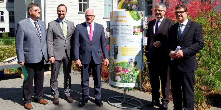 Startschuss für die Initiative "Bienen füttern"
