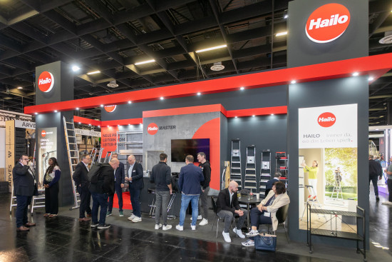 Der Messestand war gut besucht – zahlreiche Interessenten informierten sich über das Sortiment.&nbsp;