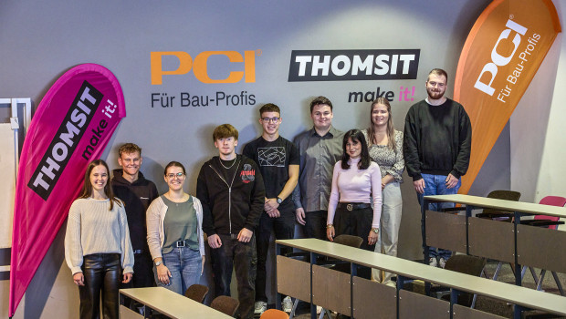 Insgesamt elf neue Azubis beginnen ihre Ausbildung bei der PCI Augsburg GmbH, im Bild die Auszubildenden am PCI-Hauptsitz in Augsburg.