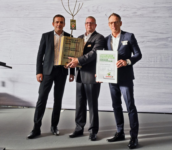 ... den Nachhaltigkeitspreis erhielt die W. Classen GmbH von Toom und ...
... den Nachhaltigkeitspreis erhielt die W. Classen GmbH von Toom und ...
