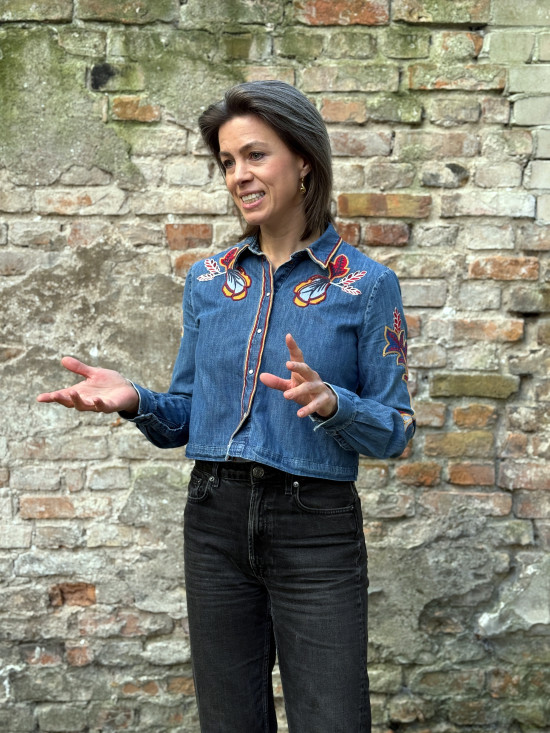 Lise Uduak hat sich auf Coaching- und Organisationsentwicklung spezialisiert. Lise Uduak hat sich auf Coaching- und Organisationsentwicklung spezialisiert.