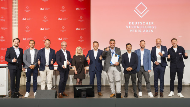 Das Team rund um die Retail Box von Dachser, Wanzl, Telekom und der Logistikbude nahm den Gold Award bei der Preisverleihung des Deutschen Verpackungspreises 2025 entgegen. 