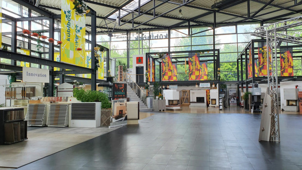 Der Fachhandelsstandort Burglengenfeld verfügt über eine mehr als 2.000 m² große Ausstellungsfläche. Der Fachhandelsstandort Burglengenfeld verfügt über eine mehr als 2.000 m² große Ausstellungsfläche.