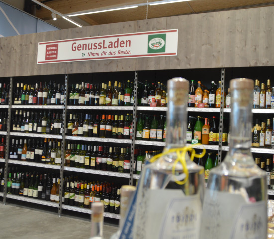 Landwirte aus der Region vermarkten ihre Produkte im Genussladen.
Landwirte aus der Region vermarkten ihre Produkte im Genussladen.