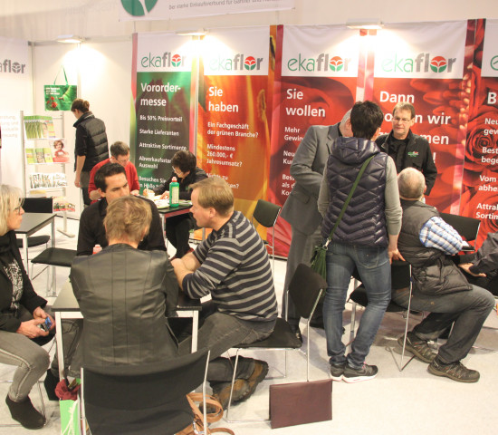 Auf der IPM informierten sich viele Handelsunternehmen auf dem Ekaflor-Stand über die Leistungen der Kooperation.
Auf der IPM informierten sich viele Handelsunternehmen auf dem Ekaflor-Stand über die Leistungen der Kooperation.