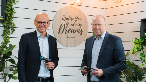  Pär Åström (r.), President der Gardena Division im Husqvarna-Konzern, und Tobias M. Koerner, Vice President Global Sales von Gardena, stellten Zahlen und Projekte auf einer Online-Pressekonferenz vor.