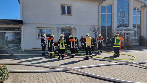 Mehr als 100 Einsatzkräfte der Feuerwehr waren vor Ort.