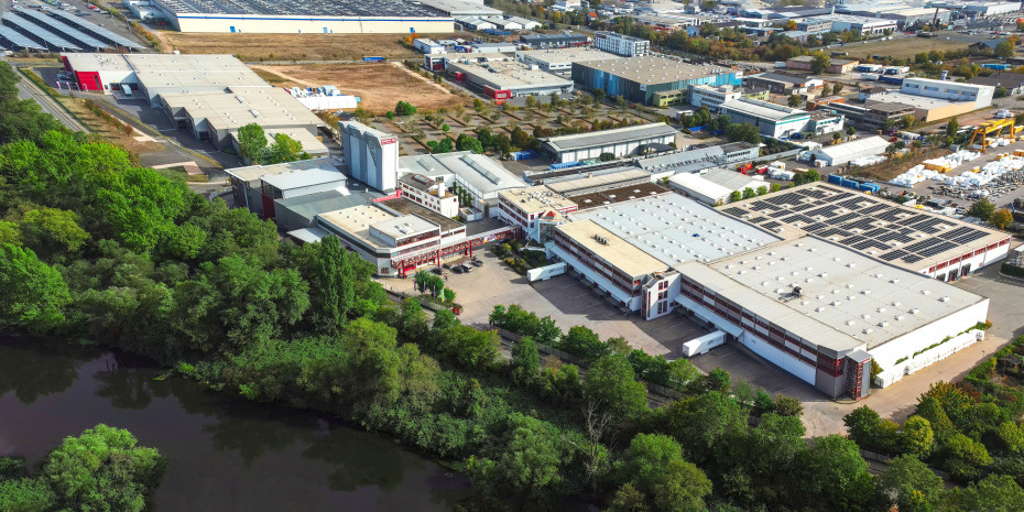 Was 1947 als familiäres Farbengeschäft begann, ist heute eine international agierende Aktiengesellschaft mit 16 Standorten. Das Werksgelände in  Bad Kreuznach erstreckt sich über 77.500 m². 