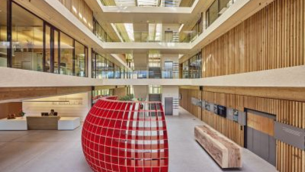 Das neue Atrium im Stammhaus von Egger in St. Johann in Tirol.