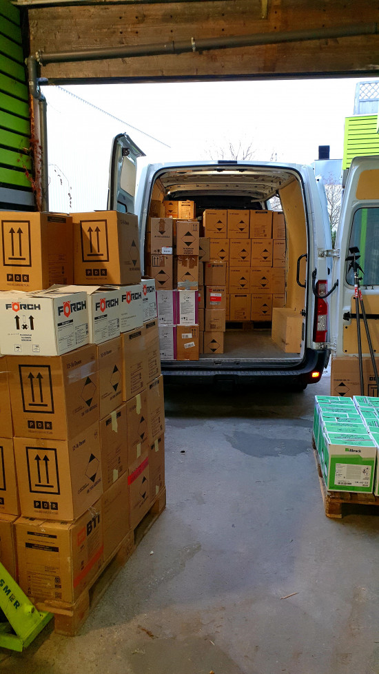 Die PDR-Logistikpartner holen gebrauchte PU-Schaumdosen kostenlos ab. Die PDR-Logistikpartner holen gebrauchte PU-Schaumdosen kostenlos ab.