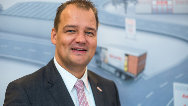 Die sieben neuen Vertriebsbereichsleiter von Bauking sind Heiner Tappe unterstellt, Direktor Strategie-/Geschäftsfeldentwicklung.