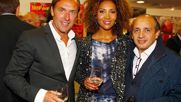 Ex-HSV Trainer Thomas Doll, Künstlerin Kristin Kossi und Stararchitekt Hadi Teherani genossen das Event im Perfektum Store.
