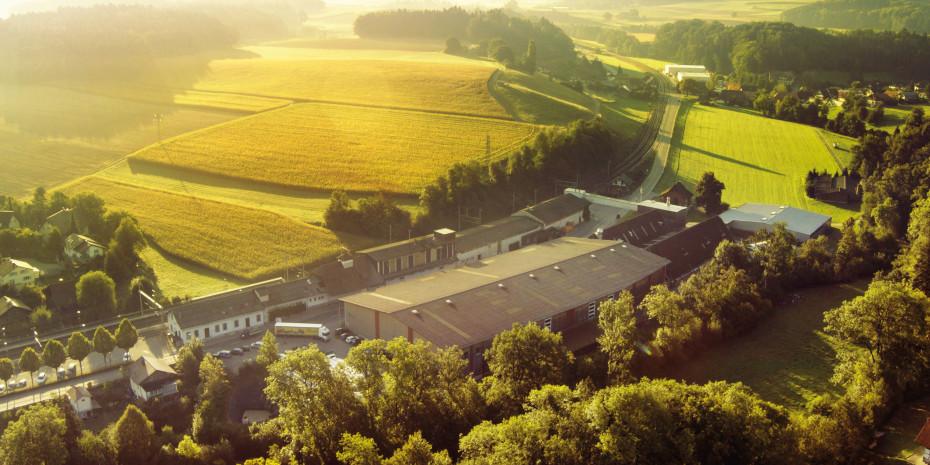 Am Traditionsstandort im schweizerischen Suberg produziert der Düngemittelhersteller auch heute noch einen wesentlichen Teil seiner Produkte.
