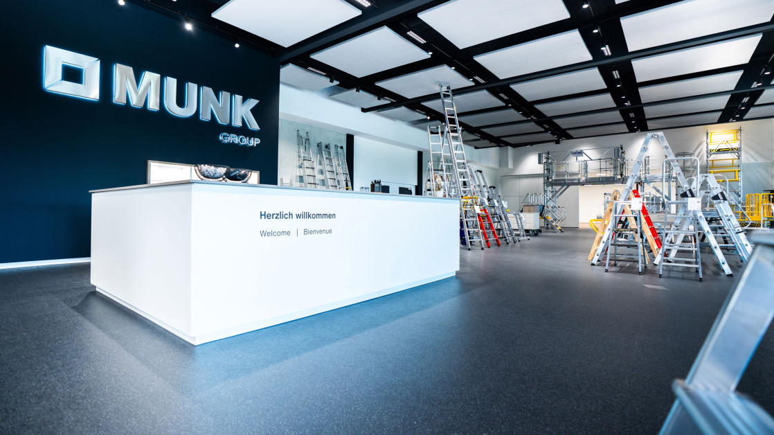 Munk Group eröffnet neues Kundenzen... - diy online